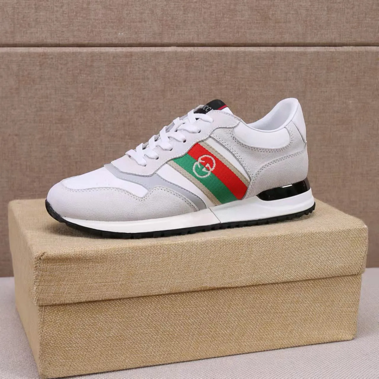 Factory price: 400💰[Gucci men's sports shoes] Gucci fashionable casual men's shoes🇨🇳Original 1:1 mold opening, new model debuts first💯Not high-profile but avant-garde, simple, low-key and fashionable, super versatile style🌿Made of original cowhide➕Sheepskin lining🎋The version is comfortable on the feet, first-class workmanship🍍Number: 38-44, (45 customized)
